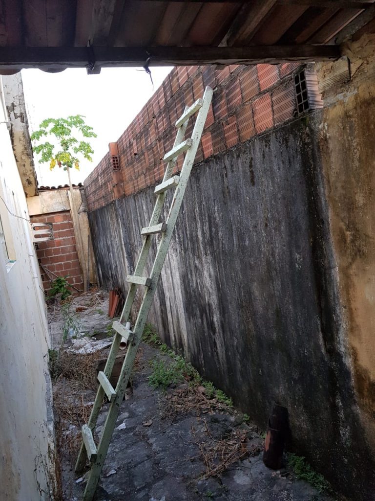 Escada2 768x1024 - FIM DA LINHA : Polícia prende suspeito de matar empresário sousense encontrado em apartamento, na Capital ; CONFIRA